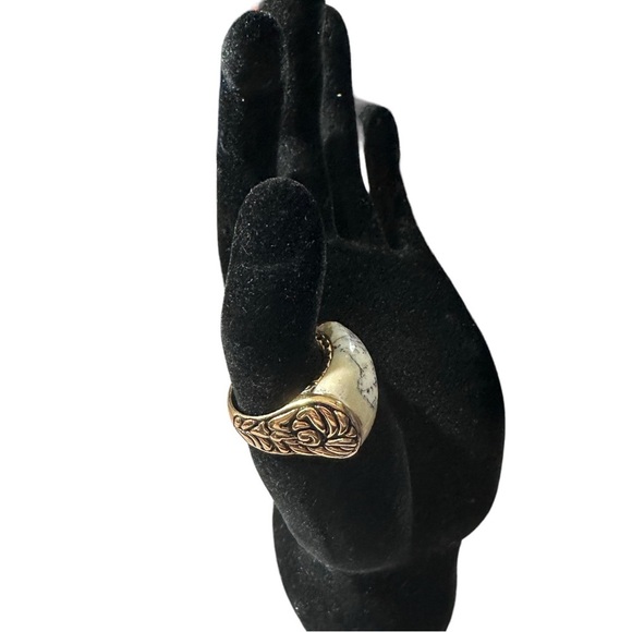 Barse Thailand Gold Tone Intricate Design White Howlite Stone Cocktail Ring Sz 8 - Picture 6 of 12